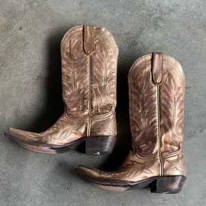 Fabulous Gold Cowboy Boots by OLD GRINGO size 7B asking USD$144 OBO